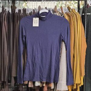NWT Epik Daisy Turtleneck Long Sleeve Top